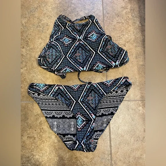 Reversible Bathing suite - Picture 1 of 4